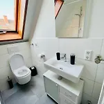 3room-central-modern Near Mtu- The Zeppelin By Lakescape Fewos Apartment *